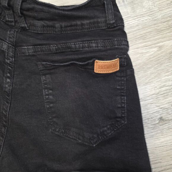 Rosewear High Rise Stretchy Cuffed Denim Shorts Size Medium (6-8) - Picture 6 of 6